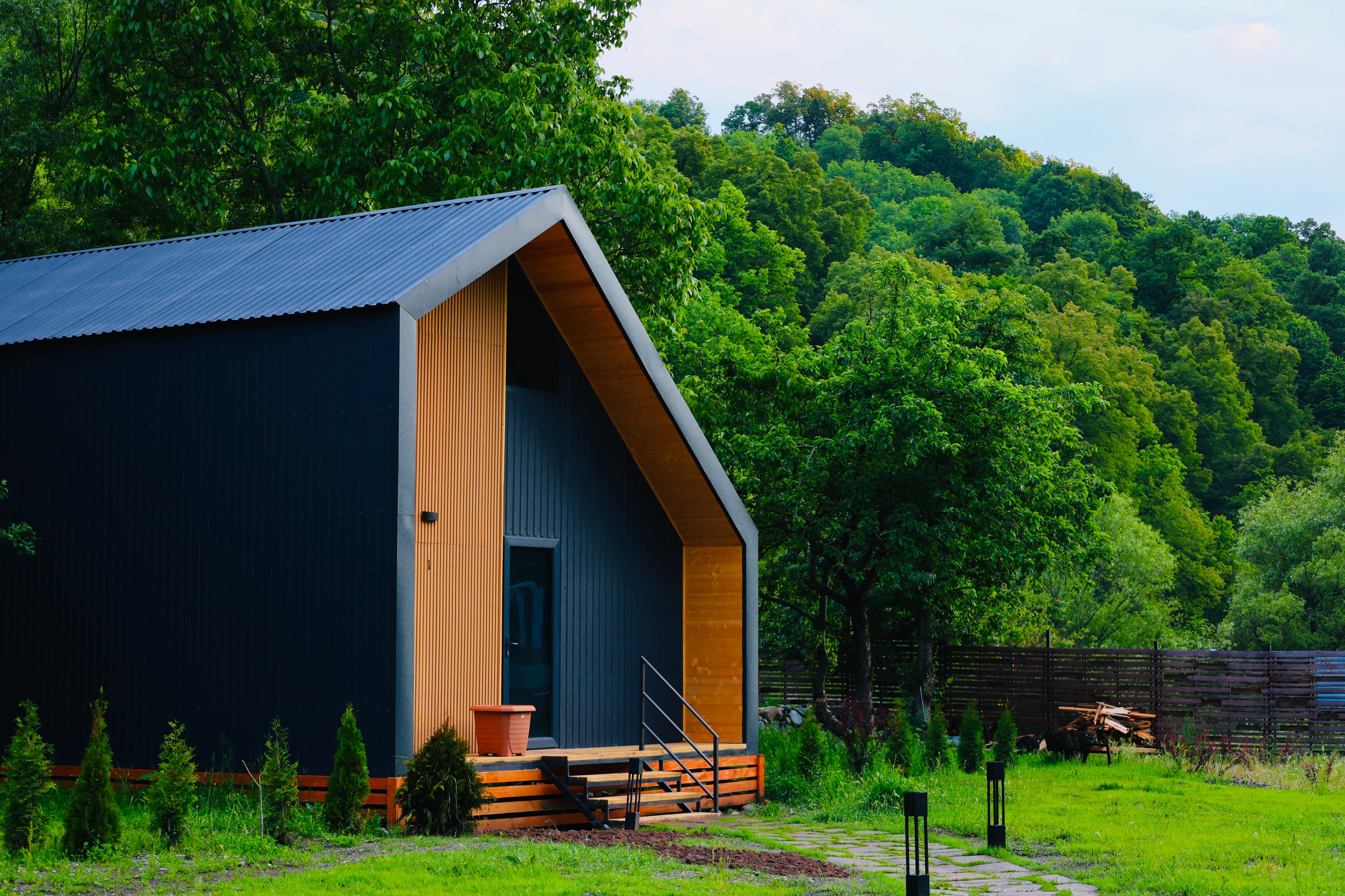 Small cottage with a view to the river. image 1