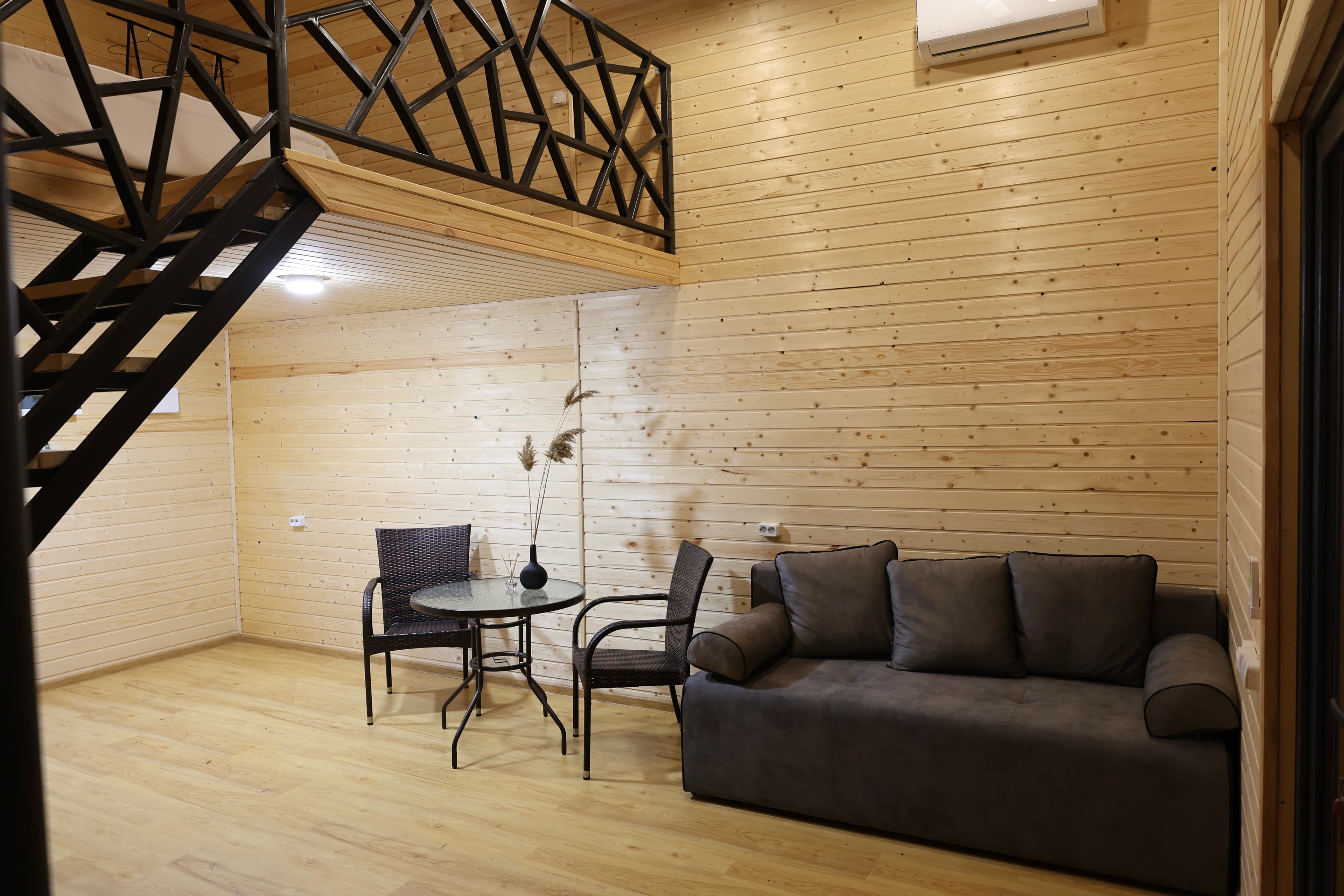 Small cottage with a view to the river. image 5