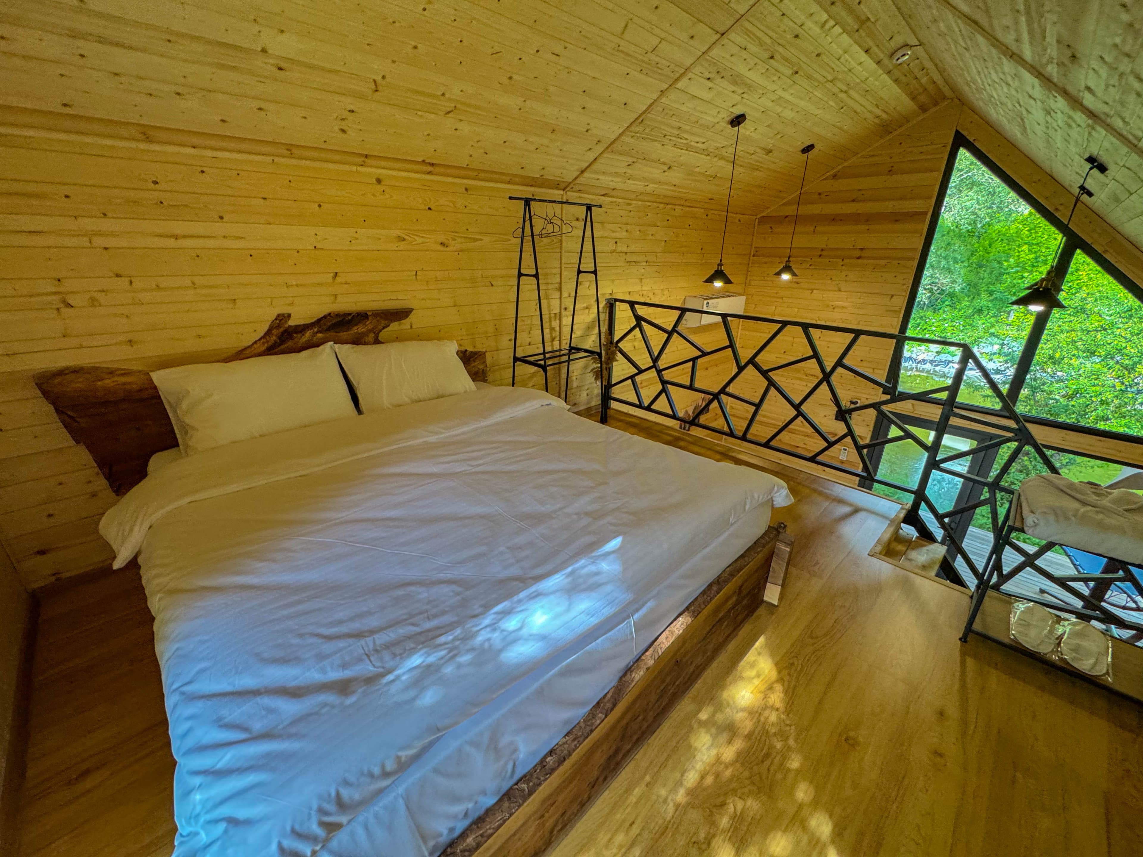 Small cottage with a view to the river with fishing access image 10